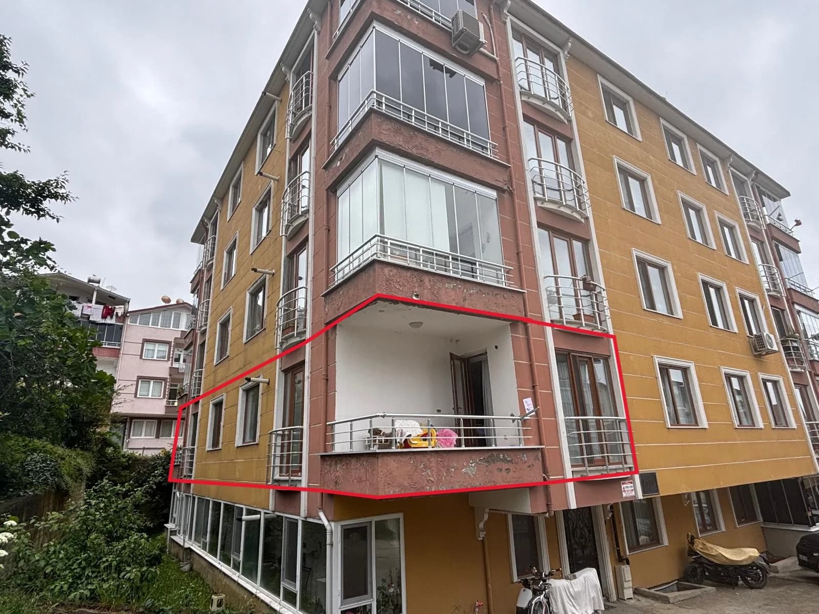 PERŞEMBE DÜZ MAHALLEDE GENİŞ FULL EŞYALI SATILIK 3+1 DAİRE.