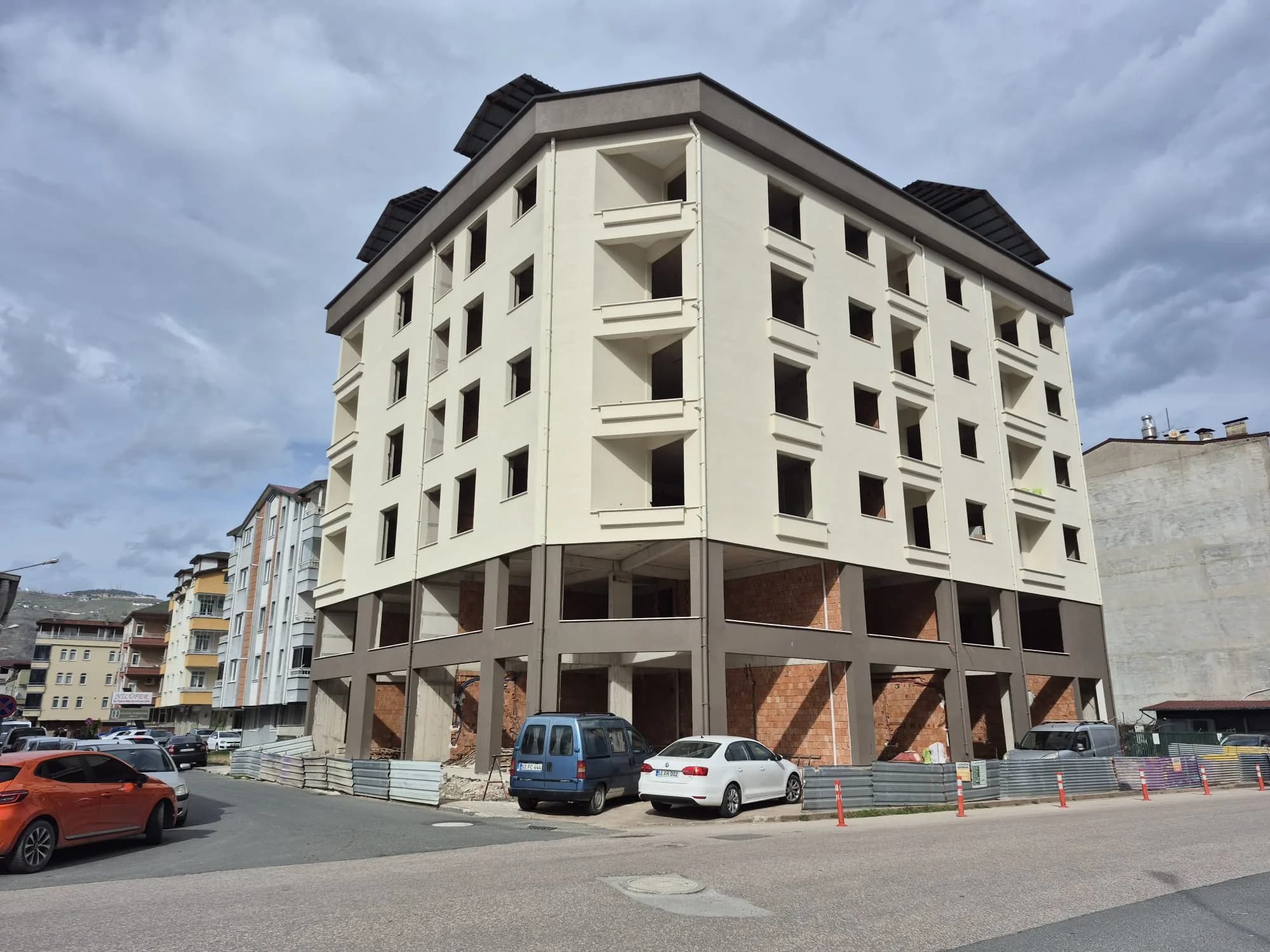 ORDU AKYAZI BULVAR VE CADDENİN TAM ORTASINDA KİRALIK İŞYERİ