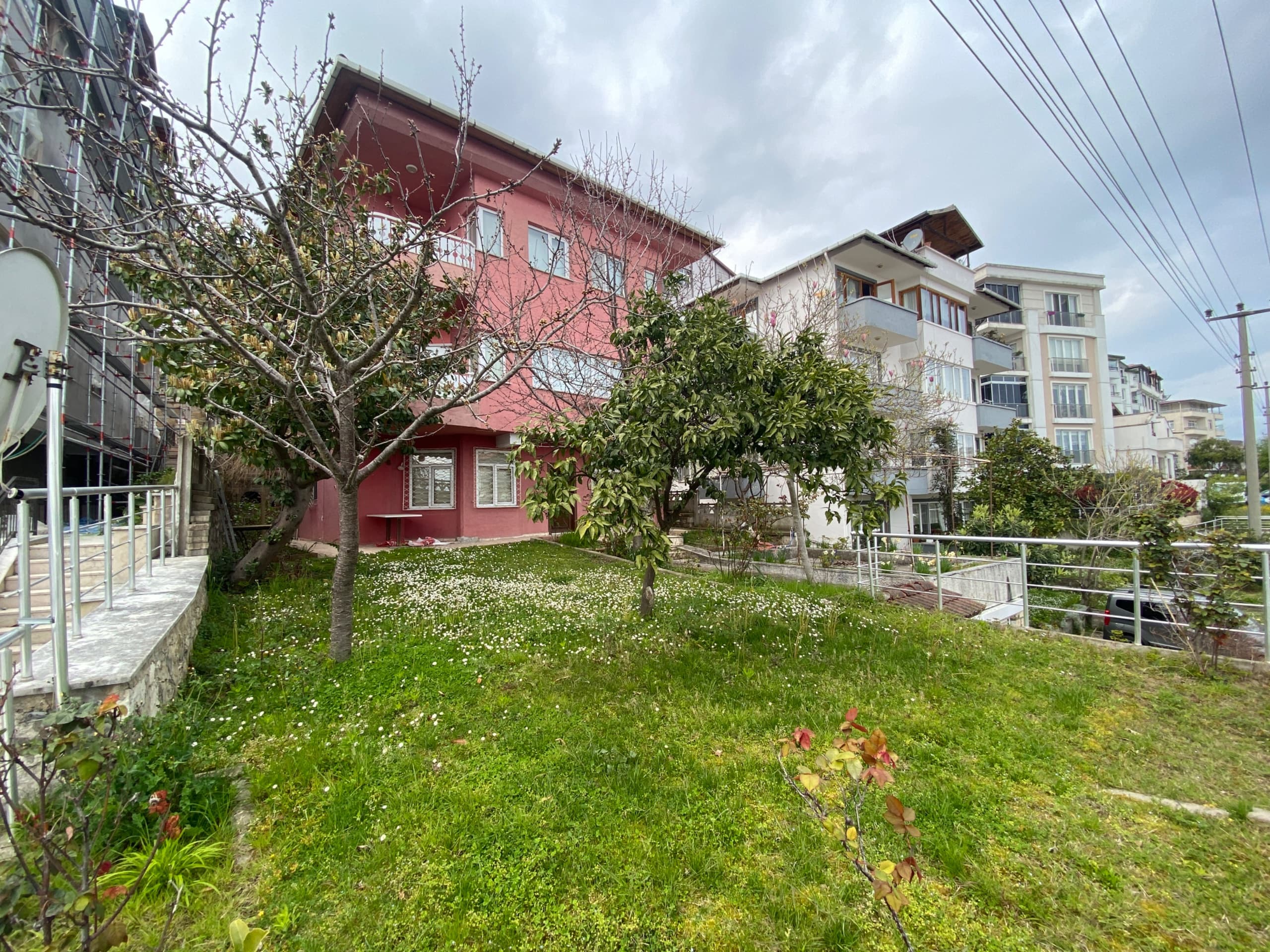 ORDU GÜZELYALI MÜSTAKİL BAHÇELİ DENİZ MANZARALI SATILIK VİLLA